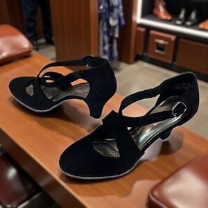 Dexflex Comfort Women's Macie Black Faux Suede Cross Strap Pump Heel Shoes